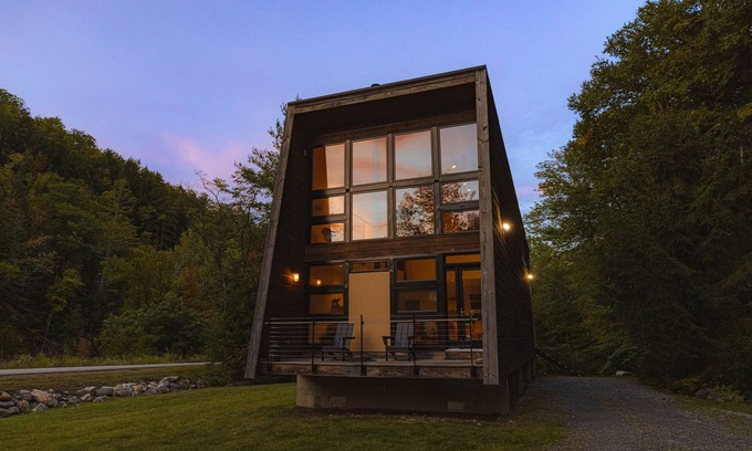 Jamaica Cabin | Green Mountain Modern House: iconic modern getaway