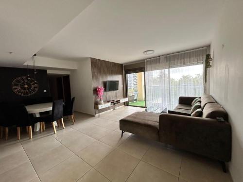 Bat Yam Apartment | Green Paradise