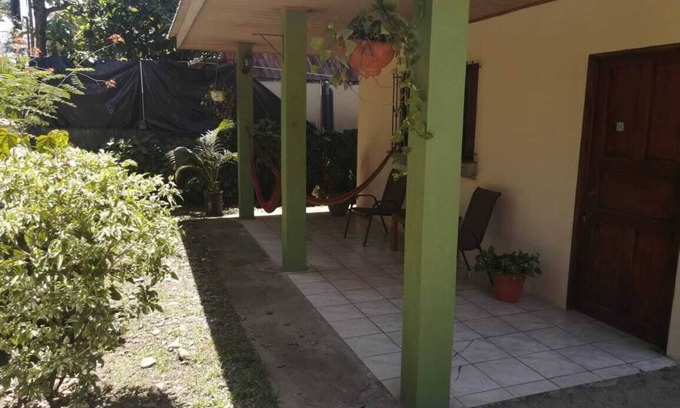 Cahuita Cabin | GREEN PARAKEET LITTLE HOUSE