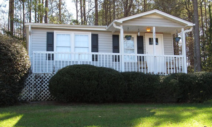 Anderson Cottage | Green Pond Landing Cozy Cottage. Boat parking, Pet Permitted