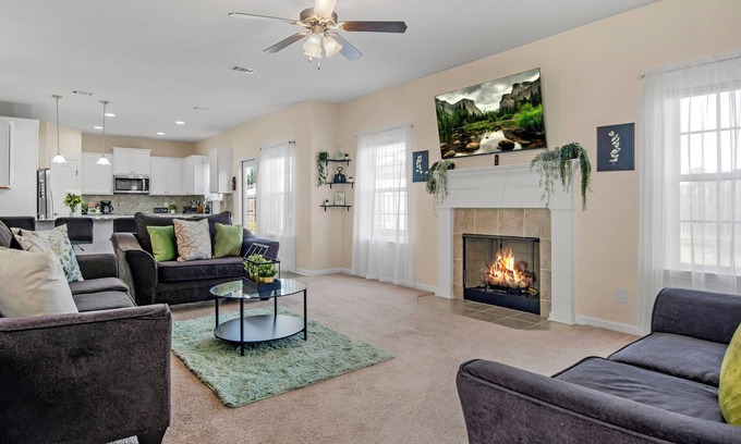 Hinesville House | Green retreat near Ft. Stewart