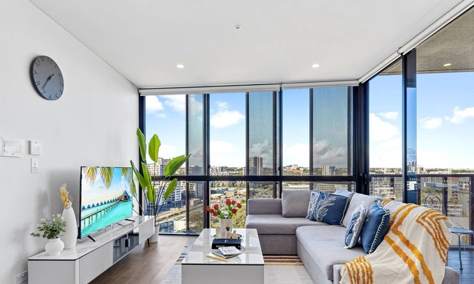 Zetland Apartment | Green Square Sky Views-Near City 2 Bedroom Free P