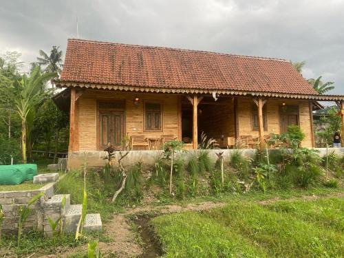 Sidemen House | Green vanilla kabin