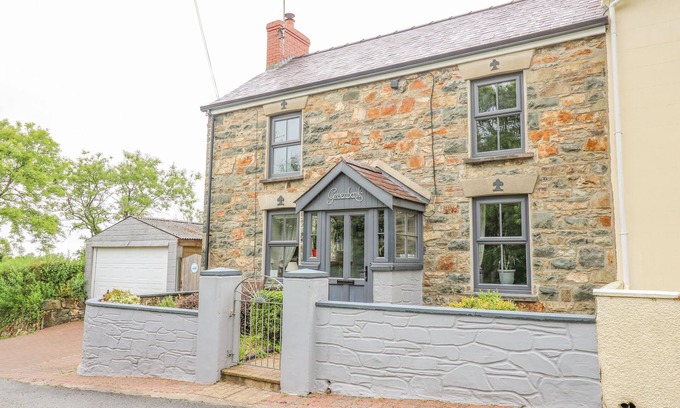 Dinas Cross Cottage | GREENBANKS, family friendly, country holiday cottage in Dinas Cross