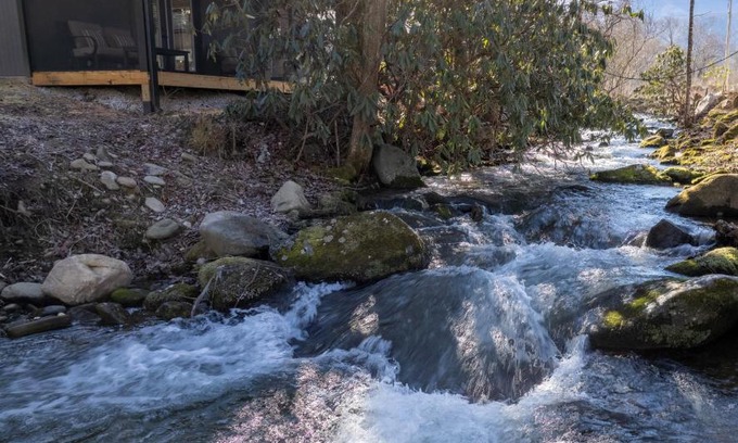 Cosby House | Greenbriar Place, Pickleball Court, Creek, WIFI, Mountain Views, Starting at 79"