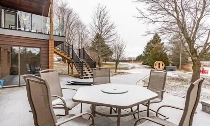 Flesherton House | Greenery Lane - w/private pond, hot tub & sauna!