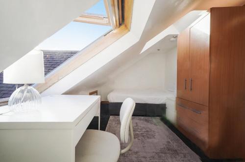 London Borough of Ealing Apartment | Greenford Hububb Stay