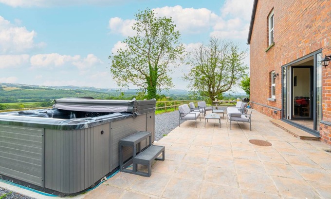 Llangadog Cottage | Greengrove Farmhouse (Glasallt)