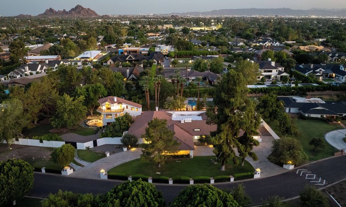 Arcadia House | Greenhaven by LuxeKey | 1.5 Acre Sprawling Estate w/Fenced Pool & Mountain Views