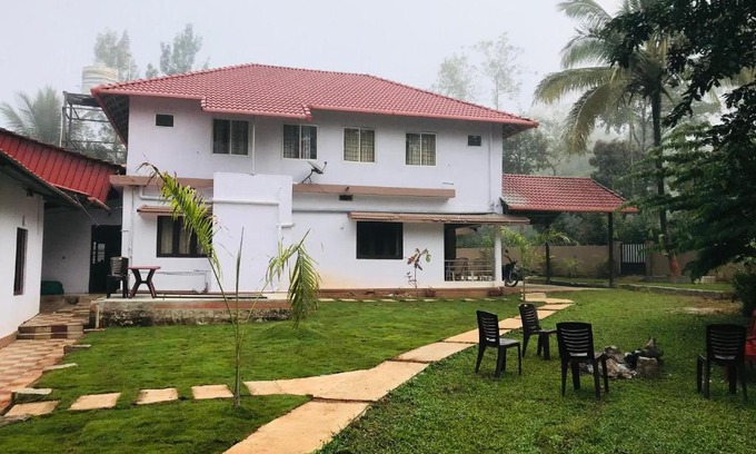 Madapura House | Greenhouse Homestay