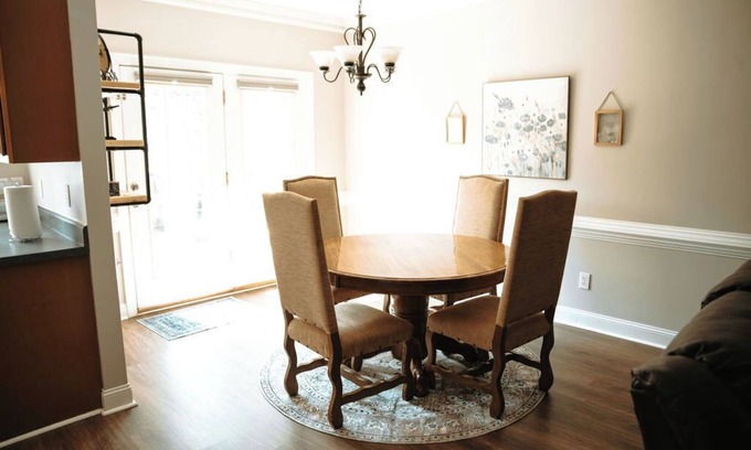 Greensboro House | Greensboro Charm - Cozy 3-bedroom Townhome with WiFi, AC in amazing Greensboro