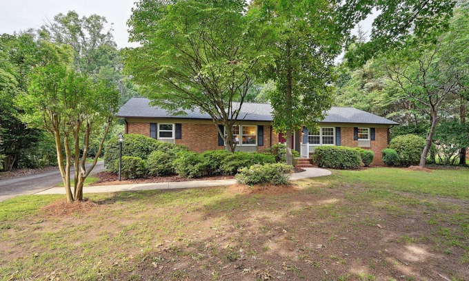 Greensboro House | Greensboro Golf Getaway - 9 Mi to Downtown!