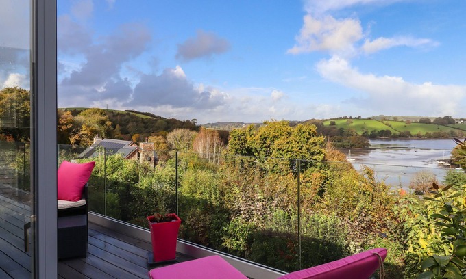Dittisham Cottage | GREENSLADES VIEW, romantic, country holiday cottage in Dittisham
