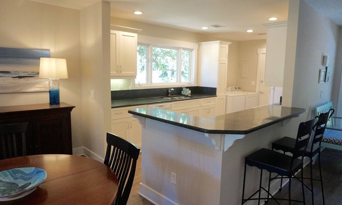 West Beach Cottage | Greenslake Cottage with Golf Course View and community pool access!