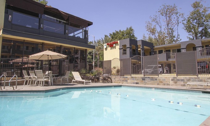 Pasadena Hotel | GreenTree Pasadena Inn