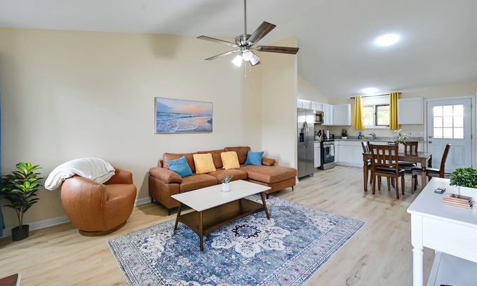 Greenville House | Greenville Getaway: Close to Campus + Stadium!