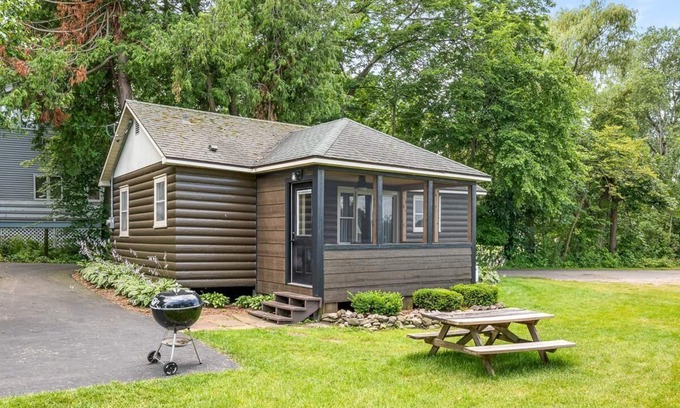 Green Lake Cottage | Greenway Log Cottage - 1