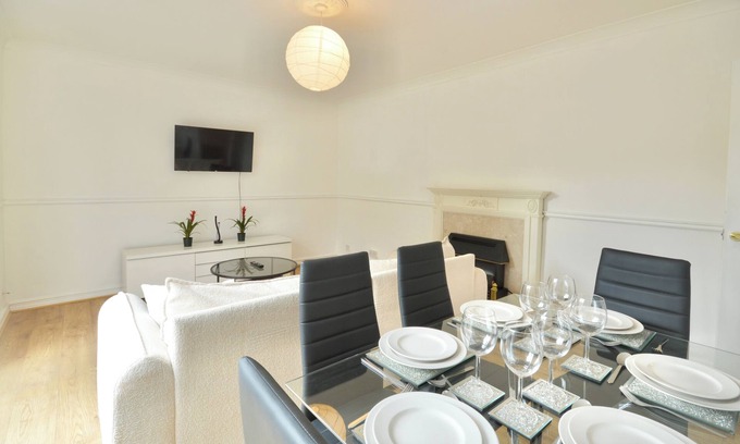 Abbey Wood House | Greenwich Retreat - 4bed home
