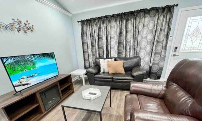 New Whiteland House | Greenwood/Franklin, Newly Remodeled 3 Bedroom Home
