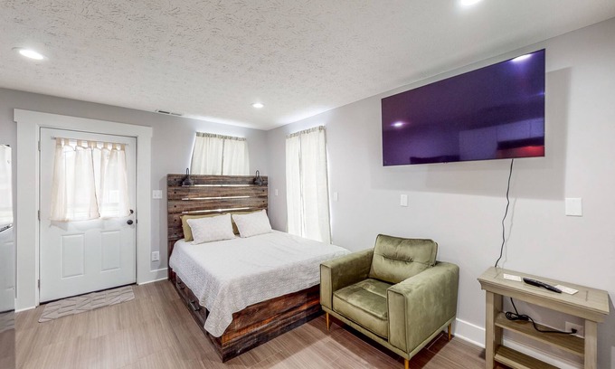 Greenwood Apartment | Greenwood Getaway Apartment - Recently Remodeled