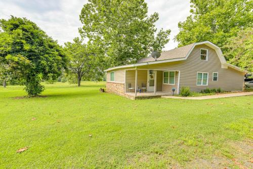 Higden House | Greers Ferry Home with Fire Pit Near Shiloh Marina!