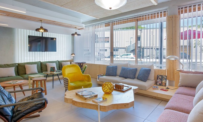 Salon-de-Provence Hotel | Greet Hotel Salon De Provence