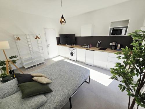 Toulon Apartment | GregBnb - Studio 23m2 - Climatisé -10min Gare - 6