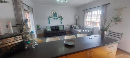 Port Elizabeth Apartment | Grey-door cottage Number1