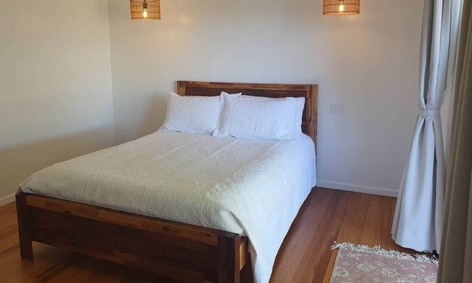 Georgetown Bed & Breakfast | Grey Galah BnB in the heart of Georgetown with gorgeous big deck.