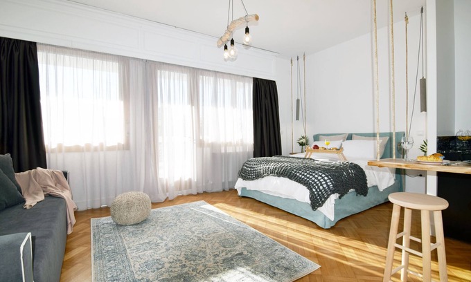 Thessaloniki City Centre Apartment | Grey Studios