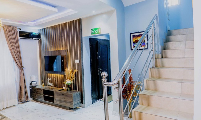 Gwarinpa Estate Hotel | Grey Top Apartment