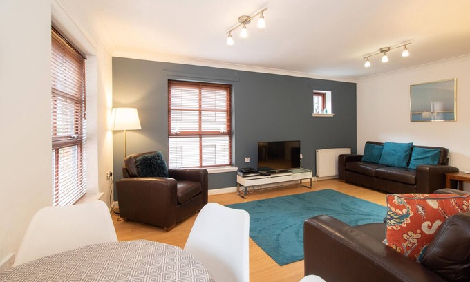 City Centre Glasgow Apartment | Greyfriars Court - Merchant City, Parking available