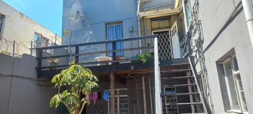 Port Elizabeth Central House | Greyhouse