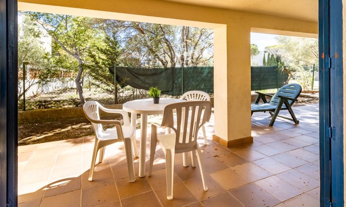 Llanca Apartment | Grifeu 15 - Small apartment with patio