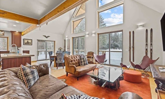 Stowe Area Ski Chalet | Griffin Lodge Chalet 6 ~ a mile from Stowe Resort