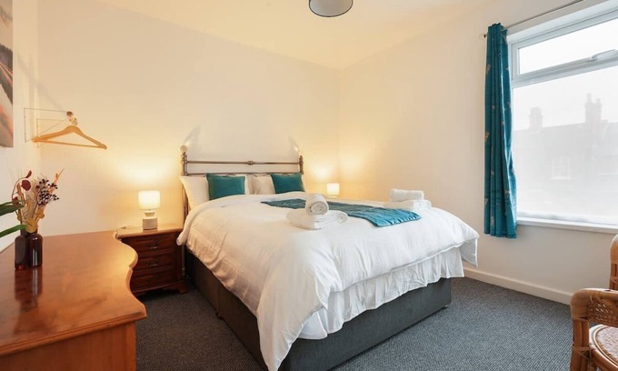 Grimsby House | Grimsby City Centre stay