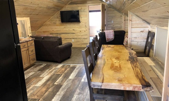 Island Park Cabin | Grizzly Loft Amazing Views 25 min to Yellowstone Loft
