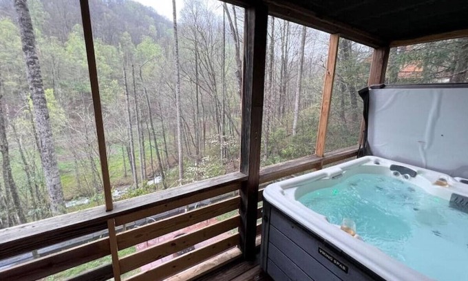 Sylva House | Grizzly Ridge Retreat