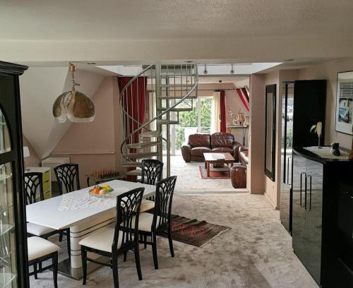 Olsberg Apartment | Große Ferienwohnung in ruhiger Lage mit Bergpanorama