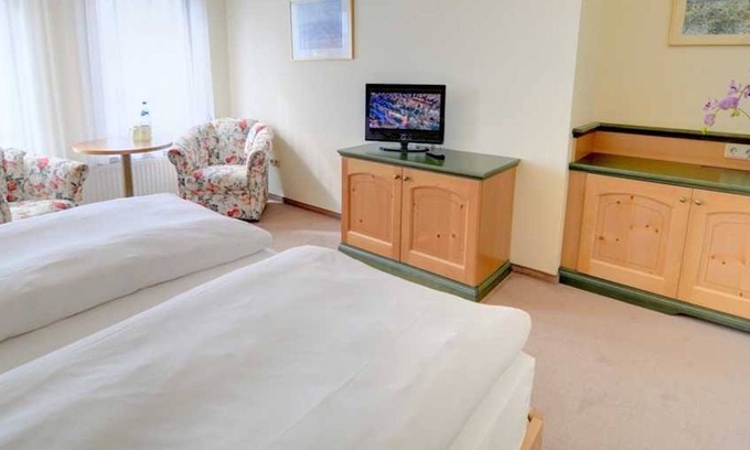 Neuensien Apartment | Großes Doppelzimmer mit Seeblick - Ferienzimmer und -wohnungen mit Seeblick
