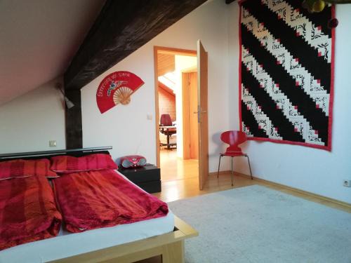Leichlingen Apartment | Großzügige und kunstvolle Dachgeschosswohnung