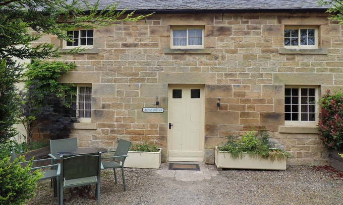 Hallington Cottage | GROOMS COTTAGE, pet friendly, with open fire in Morpeth