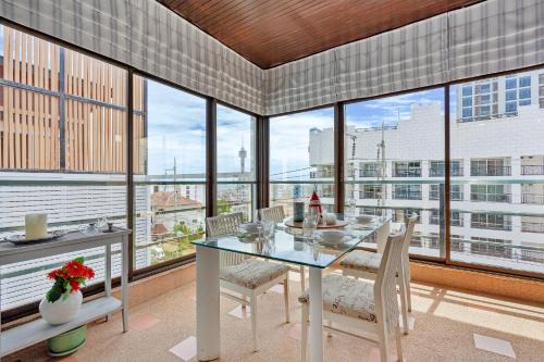 Pratumnak Hill Apartment | Grosvenor House - On the Phra Tamnak Hill