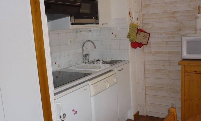 Pralognan-la-Vanoise Apartment | Ground floor, balcony, parking, tv, ski locker, 30m², Pralognan-la-Vanoise