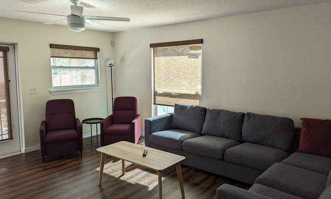 Bayou Oaks Apartment | Ground Floor 3B 3B Apartment with Disney, Netflix, Hulu, & ESPN