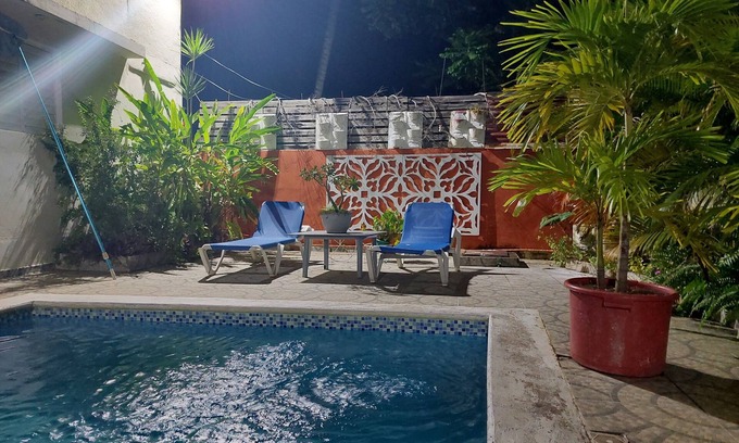 Los Robalos Bed & Breakfast | Ground Floor Apartment with 2 bedrooms located in B&B stay in Samaná