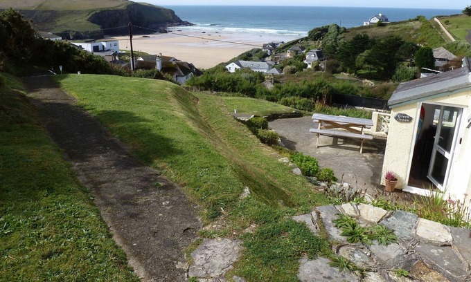 Trenance Apartment | Ground floor apartment in Mawgan Porth with sea views, sleeps 4, dog friendly.