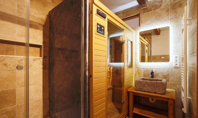 Waldmuenchen Apartment | Ground floor bay window apartment (100 sqm) with south-facing balcony and infrared sauna