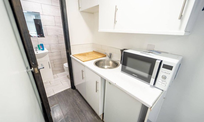 Birmingham Apartment | Ground Floor Studio Close to the City!