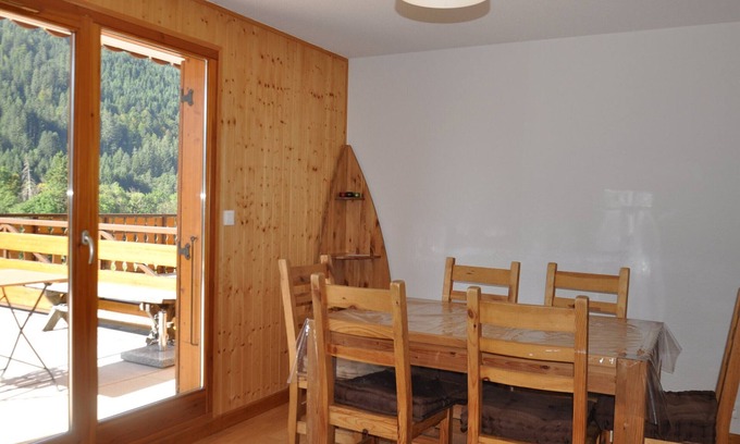 La Chapelle-d'Abondance Apartment | Ground Floor Apartment with Large South-Facing Terrace, Near Shuttle to Portes du Soleil